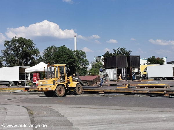 aufbaubilder cranger kirmes 26uni24