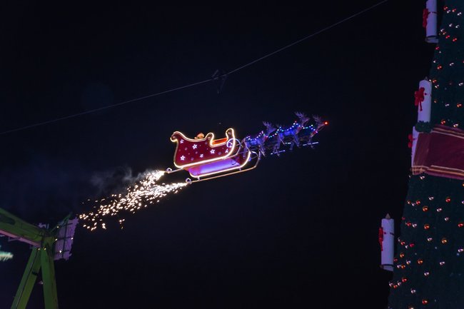 Fliegender Weihnachtsmann (c) Cranger Weihnachtszauber